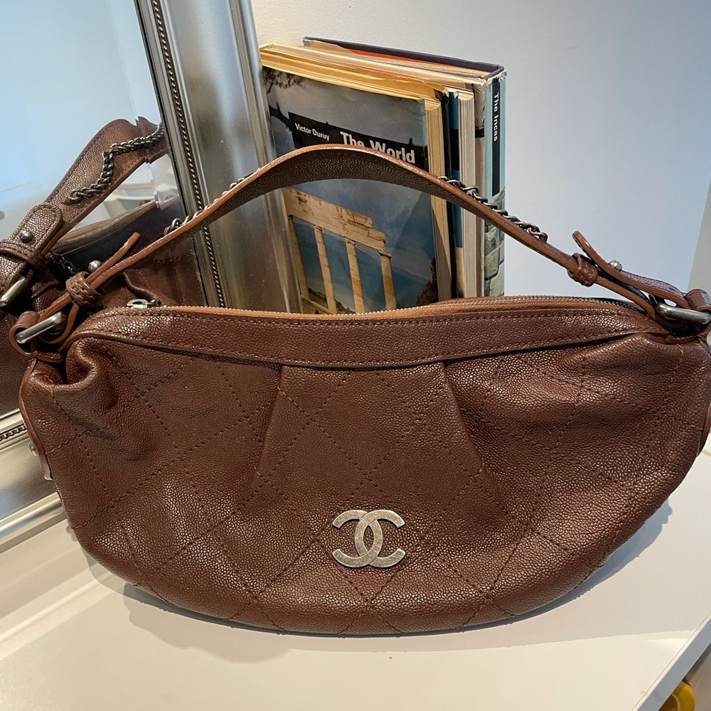 Vintage CHANEL authentic hobo bag. - Picture 3 of 15
